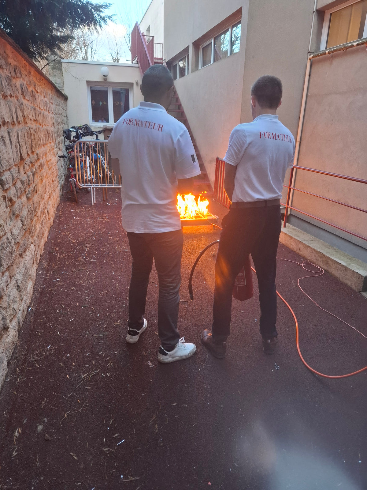 EXT - Manipulation d'extincteur sur bac à feu